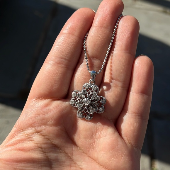 Lia Sophia Clover necklace - Picture 1 of 2